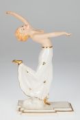 Art-Deco-Figur "Tänzerin", Royal Dux, Keramik, z.T. weiß glasiert mit Goldstaffage, polychrom bemal