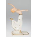 Art-Deco-Figur "Tänzerin", Royal Dux, Keramik, z.T. weiß glasiert mit Goldstaffage, polychrom bemal