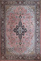 Ghom, Persien, Seide auf Seide, rosagrundig, mit gespiegeltem floralem Zentralmuster, 100x153 cm