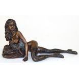 Bronze-Figur "Liegender weiblicher Akt in erotischer Pose", unsigniert, z.T. braun patiniert, H. 13