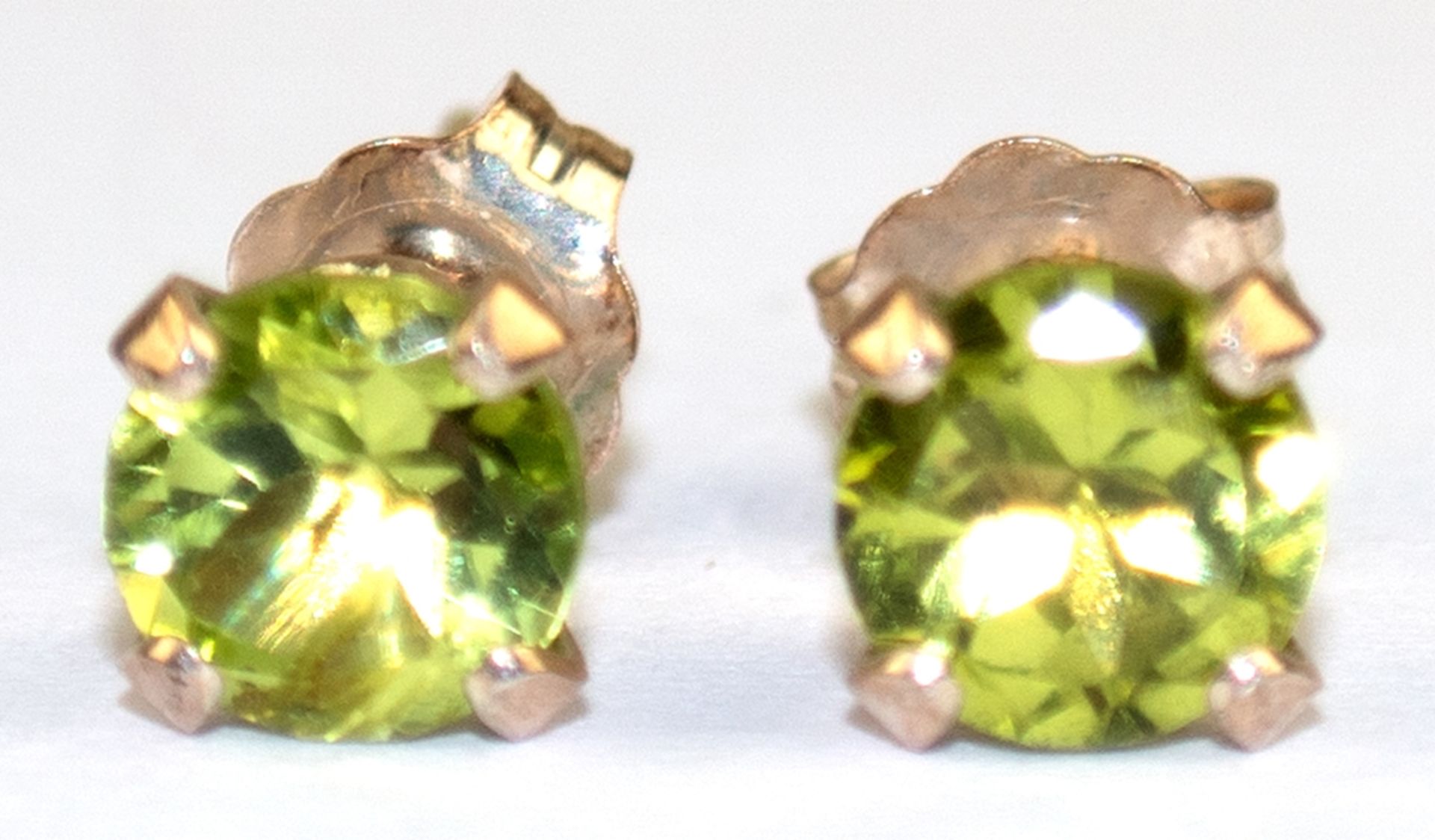 Paar Ohrstecker, 925er Silber, Peridot ca. 5mm Durchmesser, 1,10 ct,