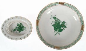 2 Teile Herend, Apponyi, grün, dabei ovales Schälchen mit durchbrochenem Korbrand, 3x10x7 cm und ru