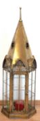 Laterne/ Windlicht, in Form eines Turmes, Metall messingfarben gefaßt, 6-seitig verglaster Korpus m