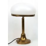 Art Deco-Tischlampe, Bauhaus um 1930, Strindberg-Lampe, Messing-Fuß, Milchglasschirm, funktionstüch