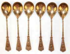 6 Mokkalöffel, um 1900, 800er Silber, vergoldet, gedrehter Stiel, Ornamentdekor, ges. 59 g, L. 10 c