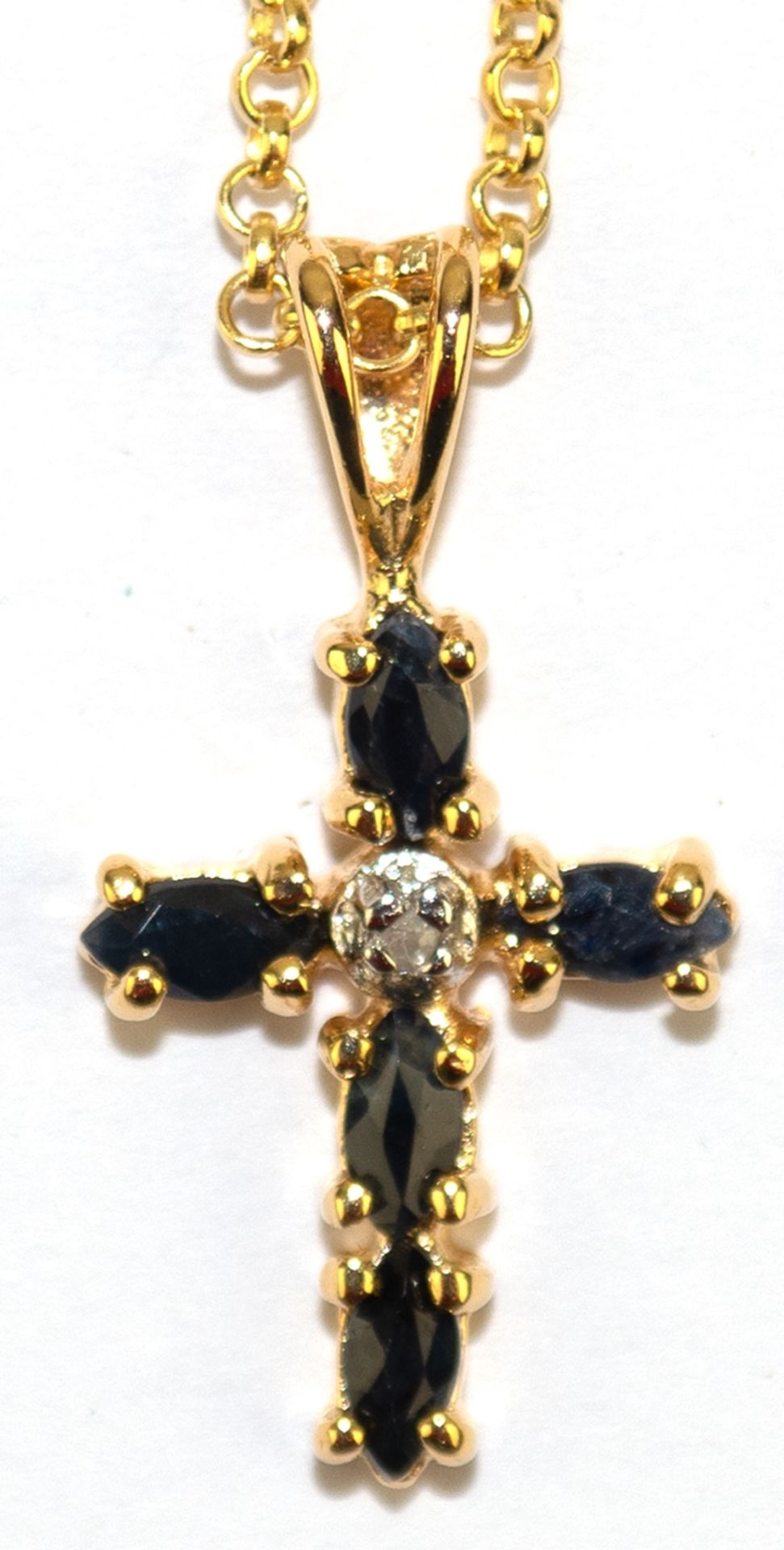 Kette mit Kreuz-Anhänger, Maße ca. 2,1 x 1,1 cm, 925er Silber vergoldet, Saphire und kleiner Diaman