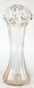 Jugendstil-Vase, Dänemark, Klarglas mit Abriß, gerippte Wandung und durchbrochen gearbeiteter Rand,