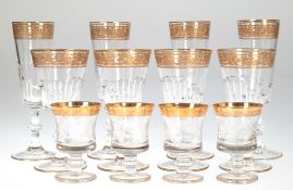 Konvolut von 12 diversen Gläsern mit Goldrand, dabei 4 Sektgläser und 4 Weingläser, farbloses Glas 