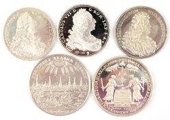 5 Medaillen mit alten Stadtansichten, 835er Silber, dabei Nürnberg, Lübeck und Hamburg Ges.-Gew. 14