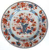 China-Teller, Chien-lung (1736-1796), Compagnie des Indes, florale Blumenbemalung in Blau und Rot, 