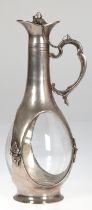 Karaffe mit Metall-Montierung, um 1930, gebauchter Klarglaskorpus, Metallummantelung mit Henkel und