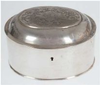 Biedermeier-Zuckerdose, 12 Lot Silber, punziert, 376 g, ovale Form, ziselierter Scharnierdeckel mit