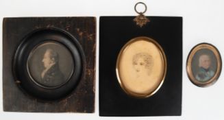 3 diverse Miniaturen, 19. Jh., dabei "Herrenporträt", rund, Kupferstich, im Holzrahmen, ges. 12,5x1