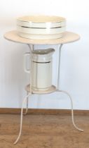 Waschtisch mit Waschgeschirr, um 1950, Tisch Metall, beige gefaßt, Gebrauchspuren, H. 67 cm, Dm. 50