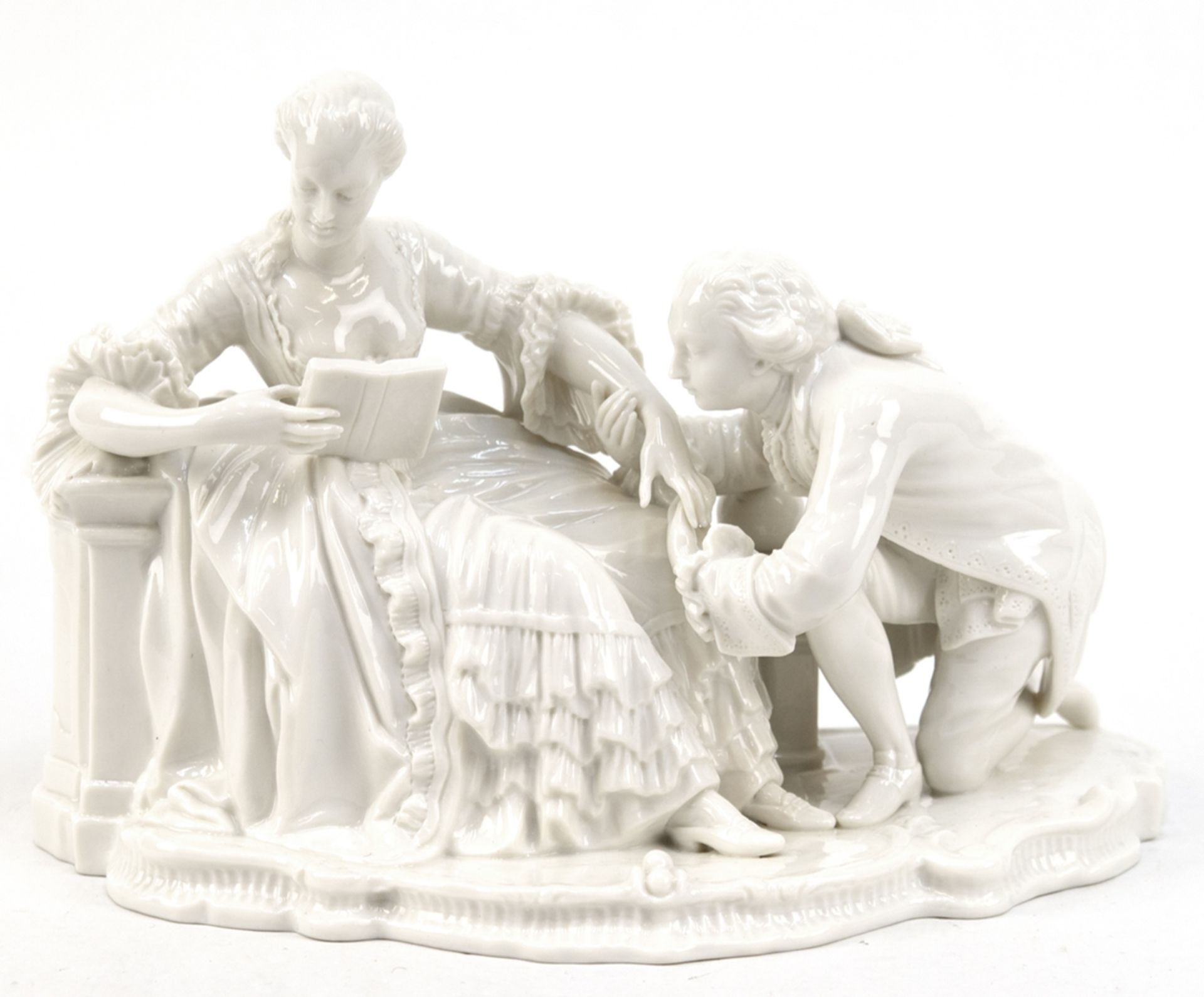 Figurengruppe "Der Kuß", Nymphenburg, weiß glasiert, Preßmarke, 17x24x12,5 cm