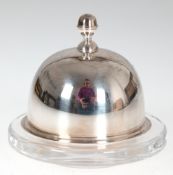 Kaviargefäß, Glas mit versilbertem, glockenförmigem Deckel, H. 8,5 cm, Dm. 9 cm
