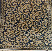 Teppich, maschinell geknüpft, Schurwolle, von 1975, vollflächiger beiger Akanthusblattdekor auf dun