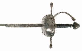 Spanisches Schwert, Toledo, verzierte Stahlklinge und -gefäß, Ledergriff mit Drahtwicklung, 2-schne