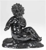 Goldscheider-Figur "Sitzender Putto", Wien, Keramik, schwarz glasiert, gemarkt, Preß-Nr. 5305 1 10,