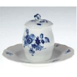 Meissen-Senftöpfchen, Blaue Blume und Insekten, 1. Wahl, Schwertermarke, H. 11,5 cm