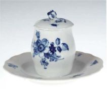 Meissen-Senftöpfchen, Blaue Blume und Insekten, 1. Wahl, Schwertermarke, H. 11,5 cm