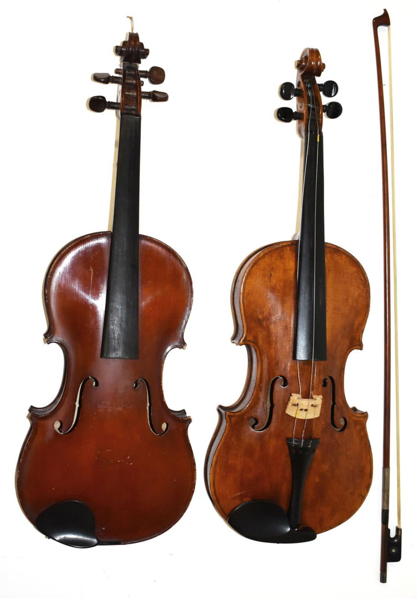 Zwei Geigen. Frankreich, 19./20. Jh., Nicolas Lupot bzw. Couesnons & Cie | Versch. Hölzer, tlw. g...