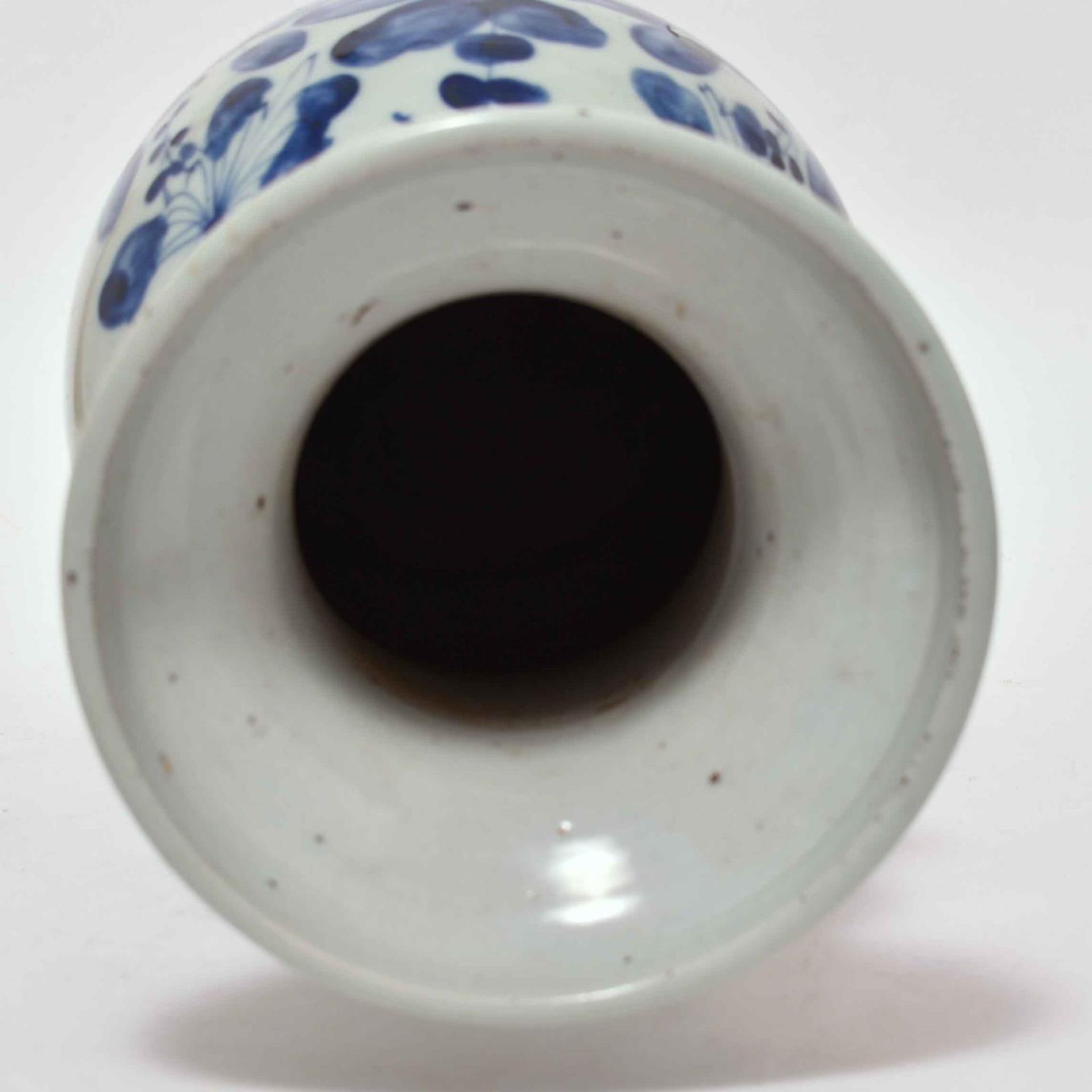 Vase. China | Porzellan, Unterglasurblauerdekor. - Image 3 of 4