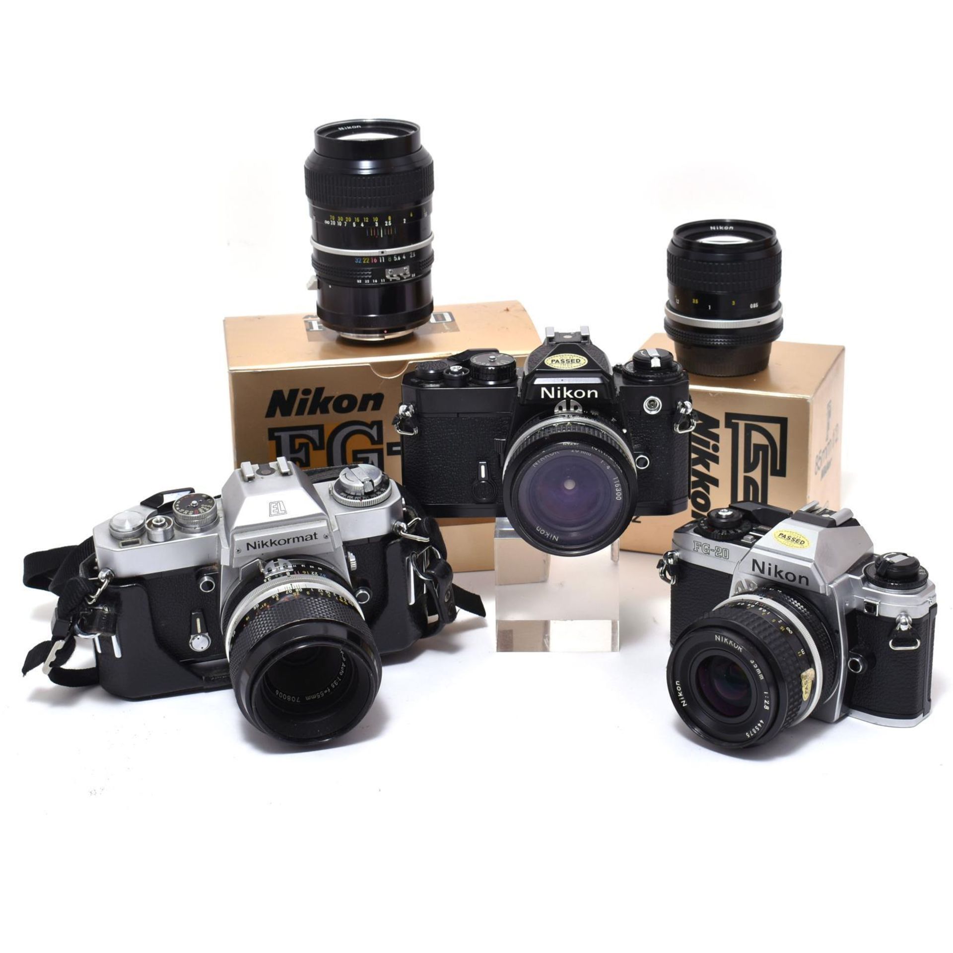 Drei Kameras mit fünf Objektiven. Nikon, 3. Drittel 20. Jh. |