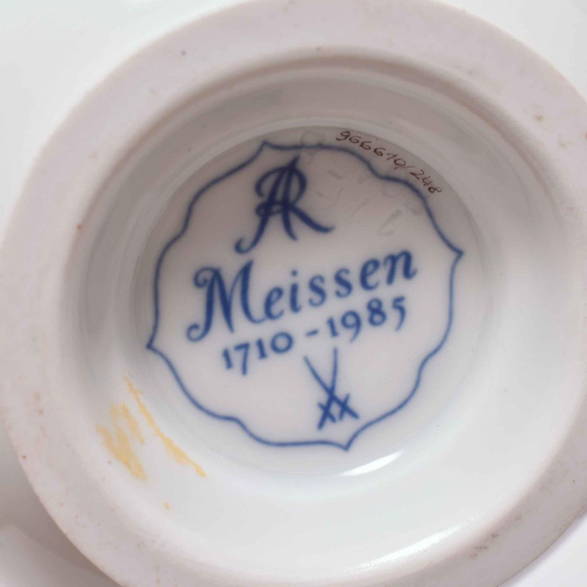 Flaschenvase und Schälchen. Meissen | Porzellan, Farb- und Goldstaffagen. - Image 2 of 2