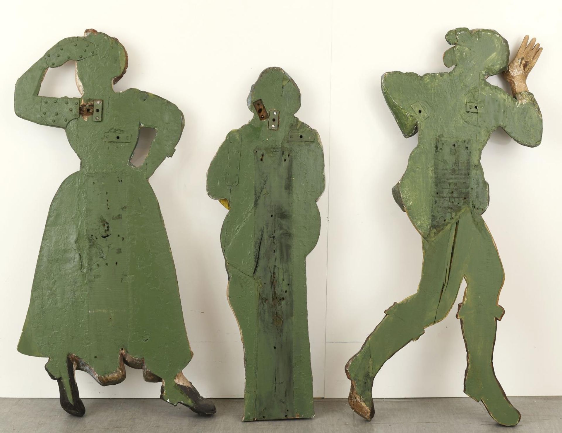 Drei Relieffiguren. 20. Jh. | Holz, geschnitzt, farbig gefasst. - Image 2 of 2