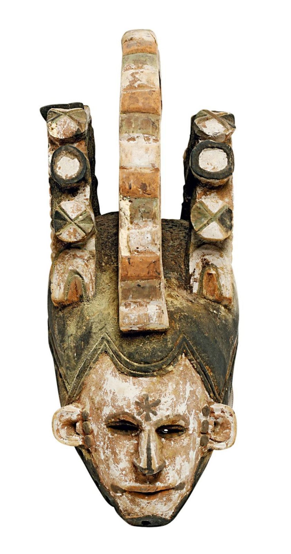 Helmmaske. Igbo, Nigeria | Holz, geschnitzt, farbig gefasst.