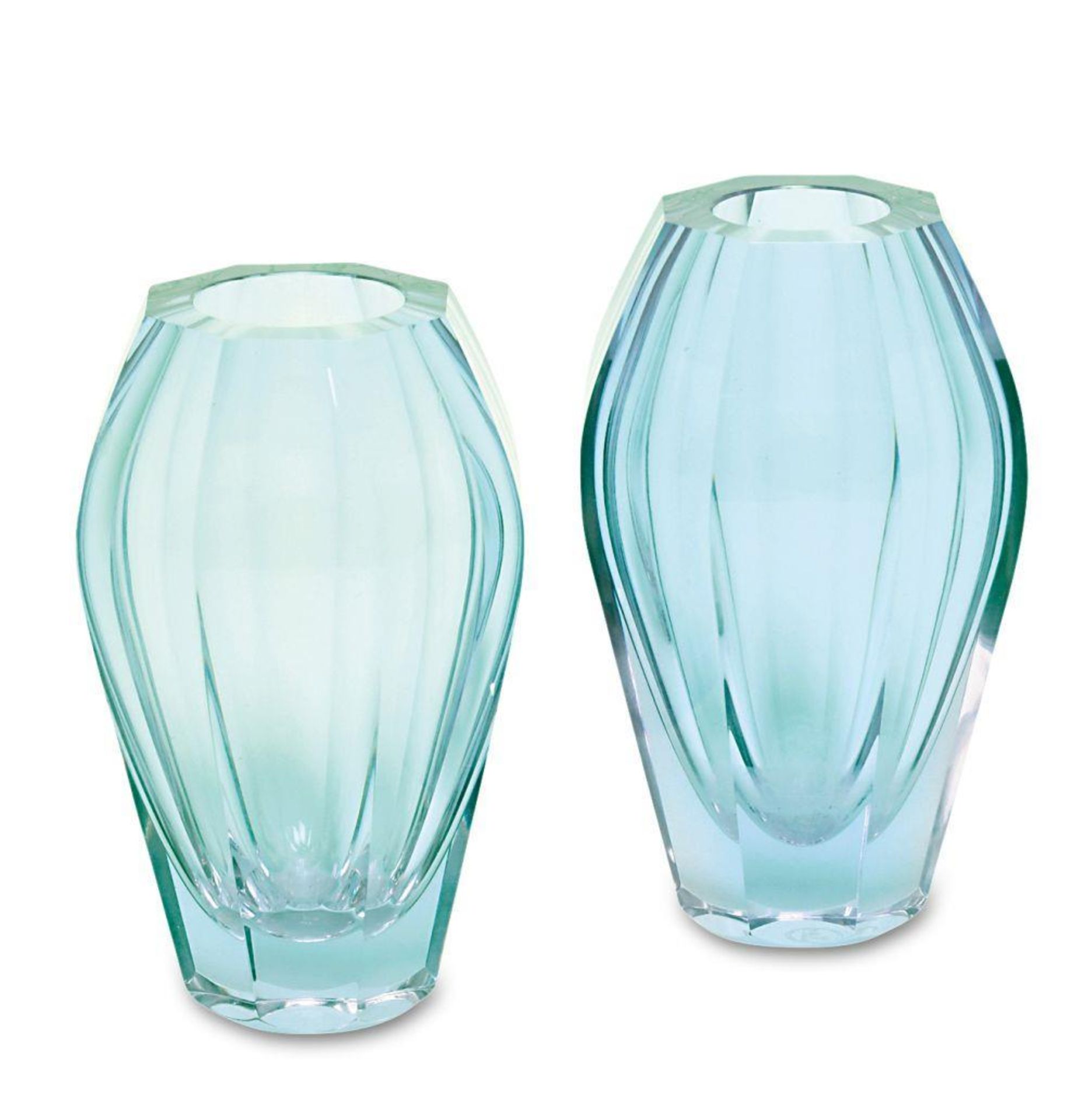 Zwei kleine Vasen. Karlsbad, 20. Jh., Moser | Farbloses Alexandritglas.
