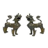Ein Paar Tempelwächter-Löwen. Nepal | Bronze, tlw. bräunlich patiniert.