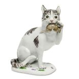 Katze mit Maus. Meissen, Knaufzeit, nach Entwurf von Johann Joachim Kaendler | Porzellan, farbig...