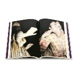 "Commedia dell'arte Couture Edition". Hrsg. Florian Böhm, Nymphenburg, 2009 | Papier, Leinen.