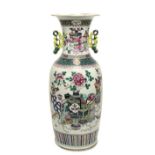 Bodenvase. China | Porzellan, bunter Schmelzfarbendekor.