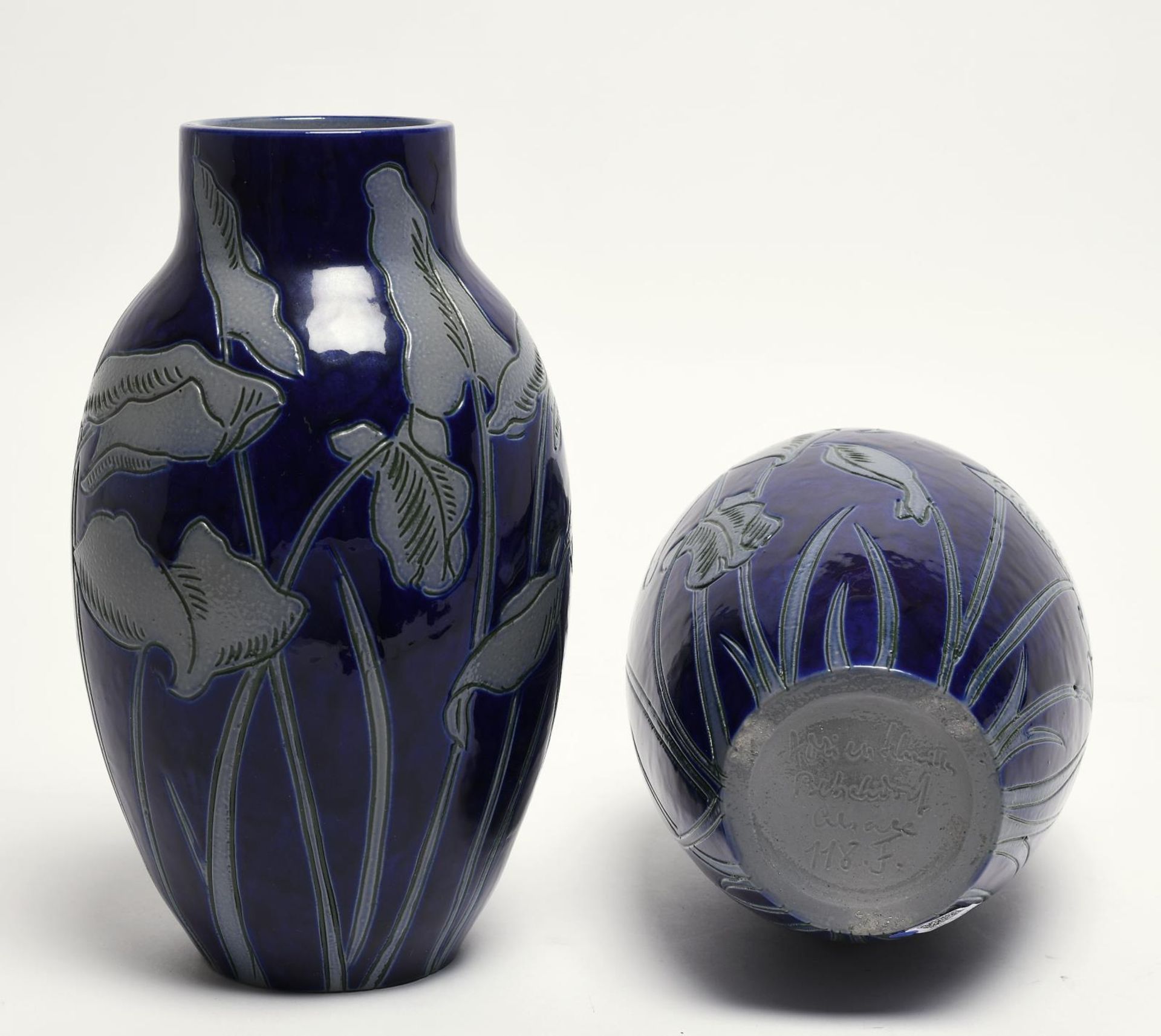 Zwei Paar Vasen und Schale. Verschiedene Hersteller, 20. Jh. | Keramik. - Bild 5 aus 6