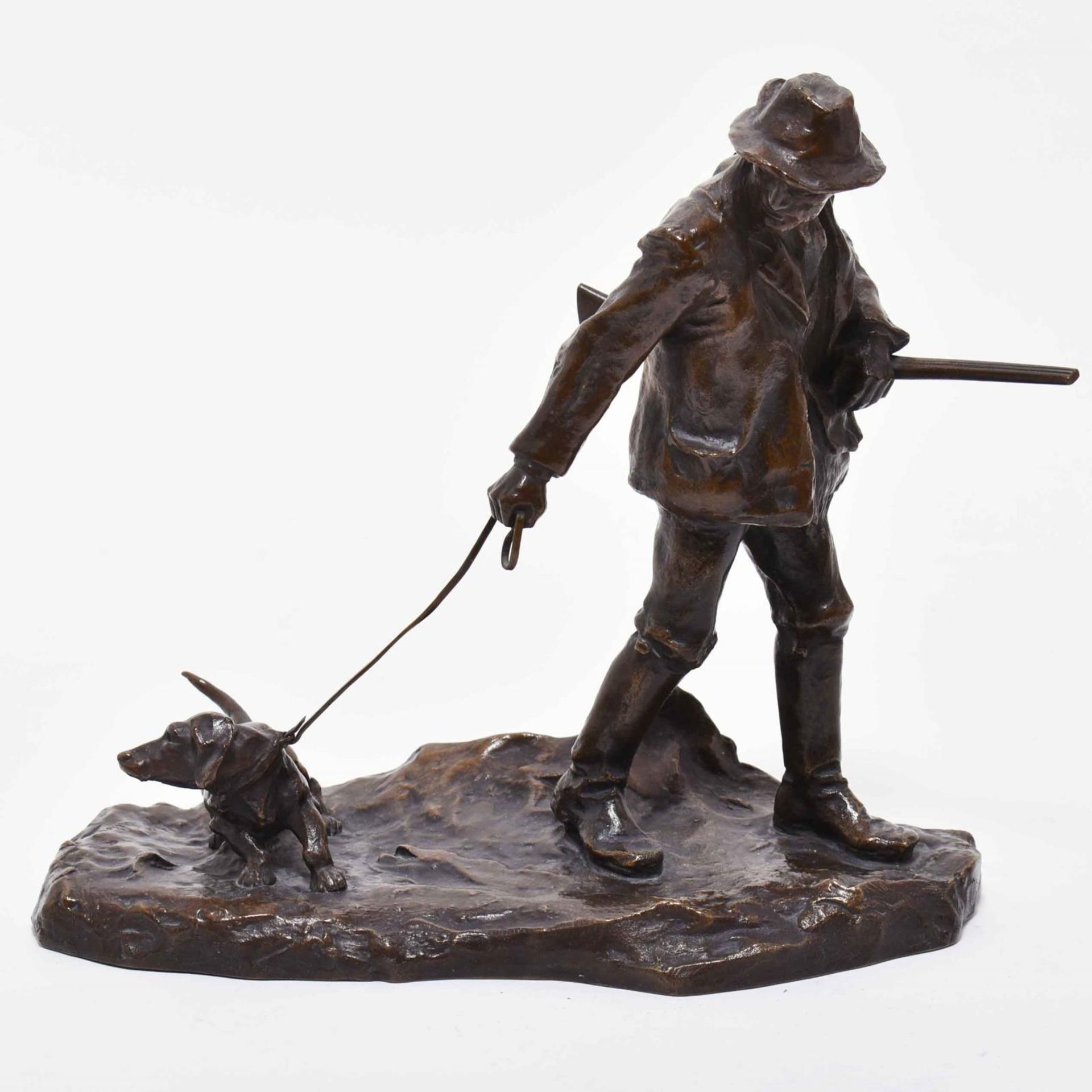 MÜLLER, HANS. Jäger mit Jagdhund. Bronze, patiniert. - Image 2 of 3