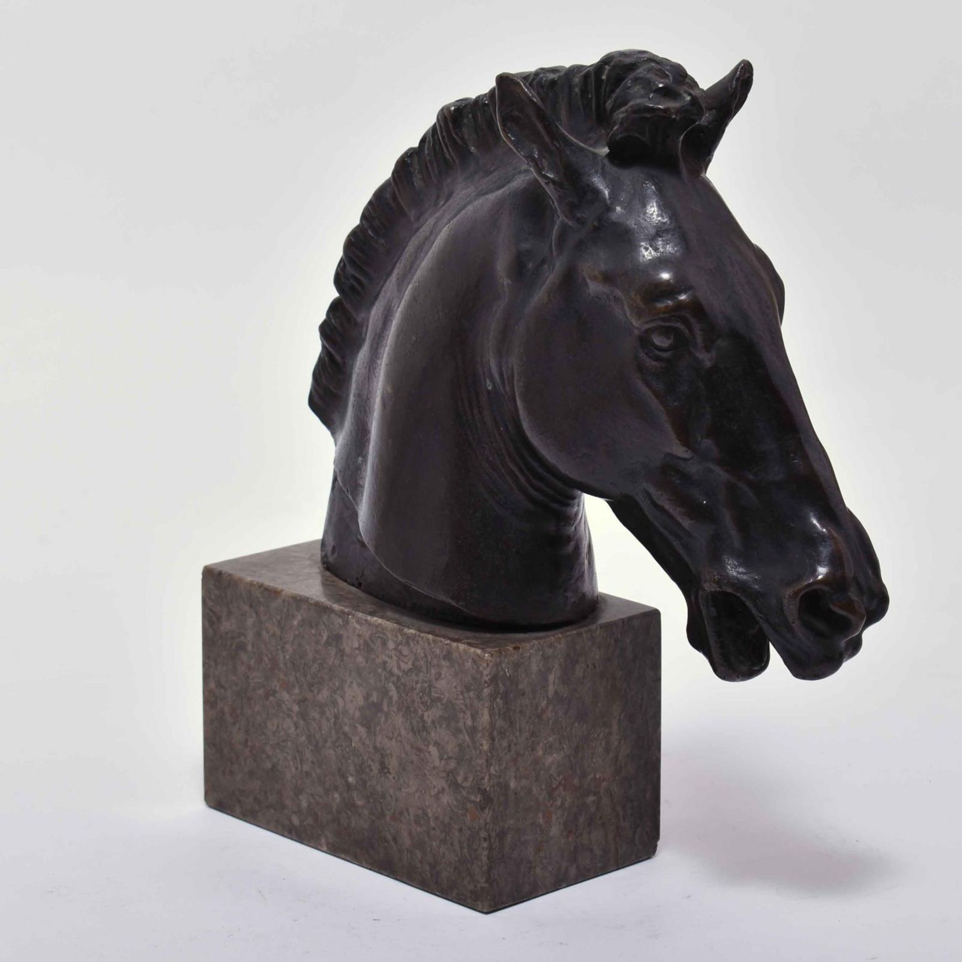 Pferdekopf. Bronze, patiniert. Marmorsockel. - Image 2 of 2