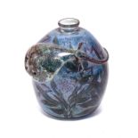 Vase. Glasstudio Erwin Eisch, Frauenau, 20. Jh. | Farbloses, irisierendes Glas, Emailmalerei.