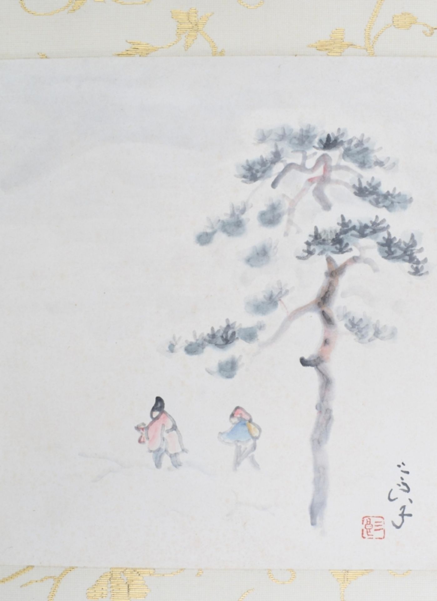 Hängerolle mit Wanderern unter einem Kiefernbaum, Japan, 20. Jh. - Bild 3 aus 5