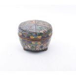 Lidded box with floral decoration. Japan, 19th century.