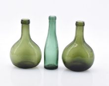 Drei grüne Flaschen, 19. Jh.