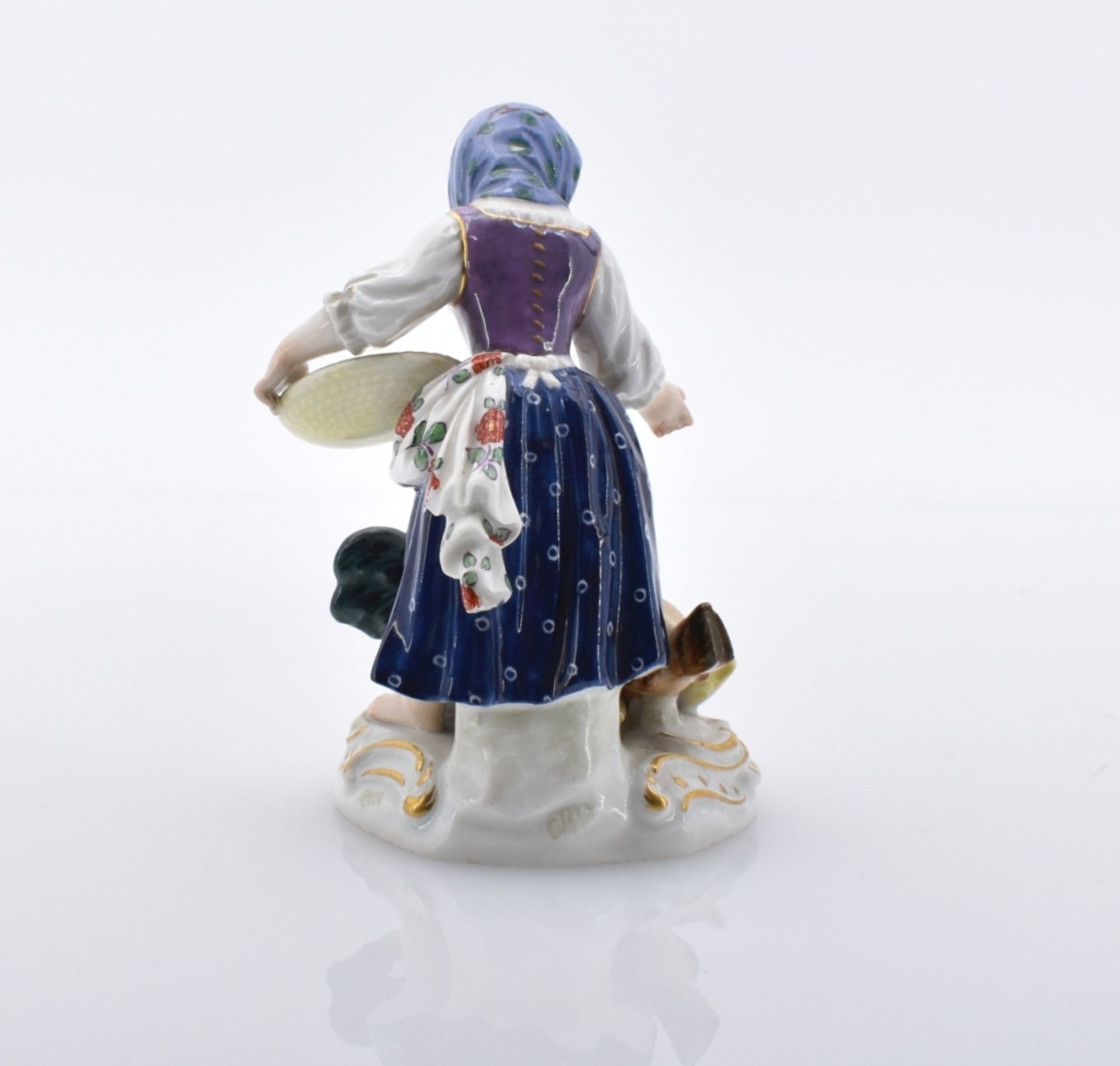 Mädchen, Hühner fütternd, Meissen, um 1900 - Image 3 of 4