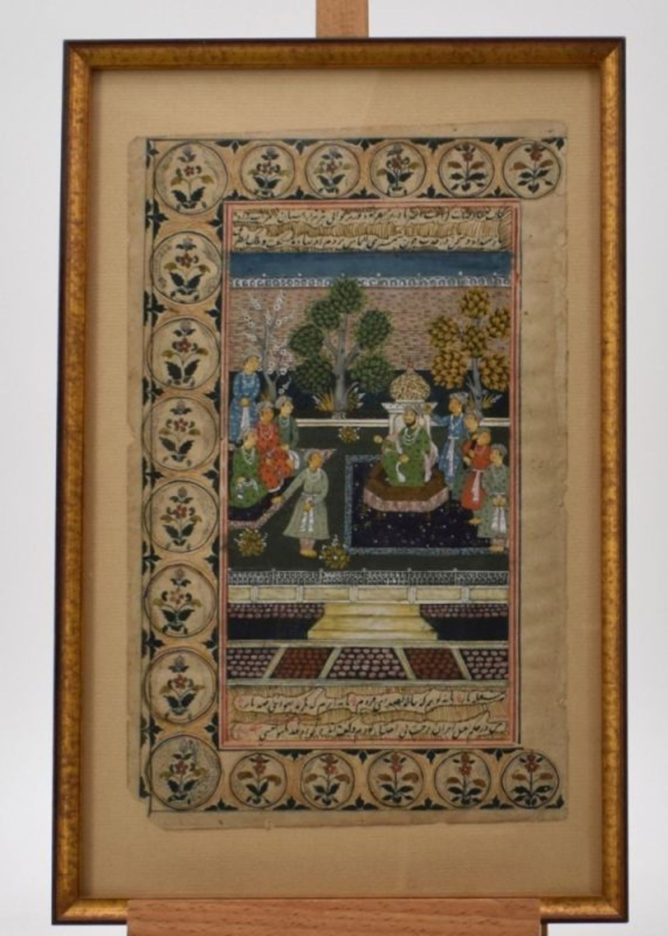In einem Garten thronender Mogulherrscher, Indopersische Miniaturmalerei, wohl des 19. Jahrhunderts - Bild 2 aus 3