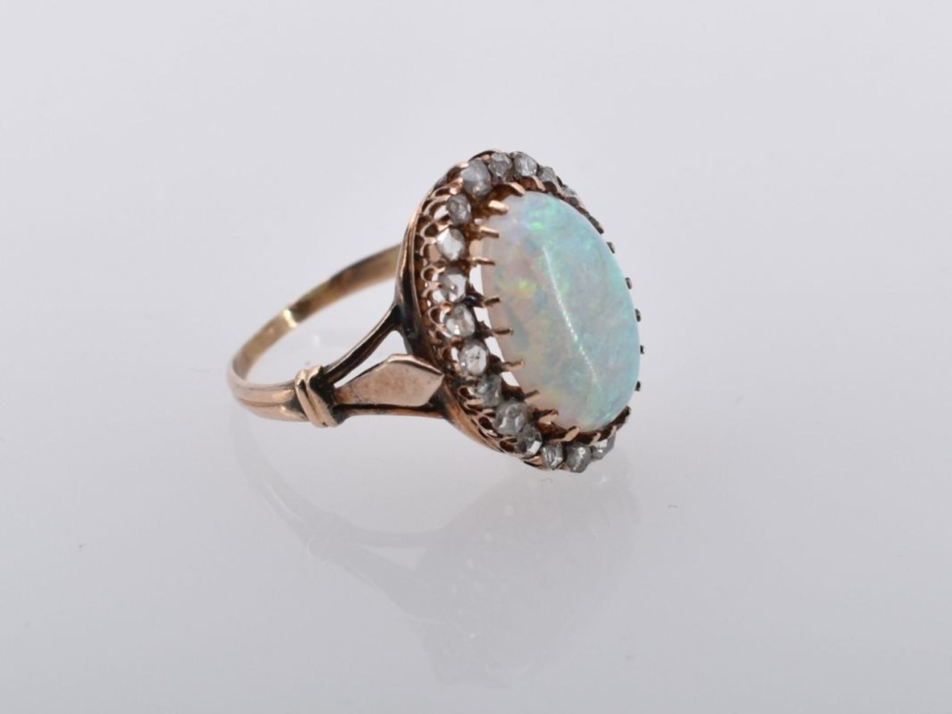 Sehr feiner Opal-Diamant-Ring, 20. Jh.
