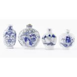 Vier Snuff bottles mit Blaumalerei, China, Qing-Dynastie
