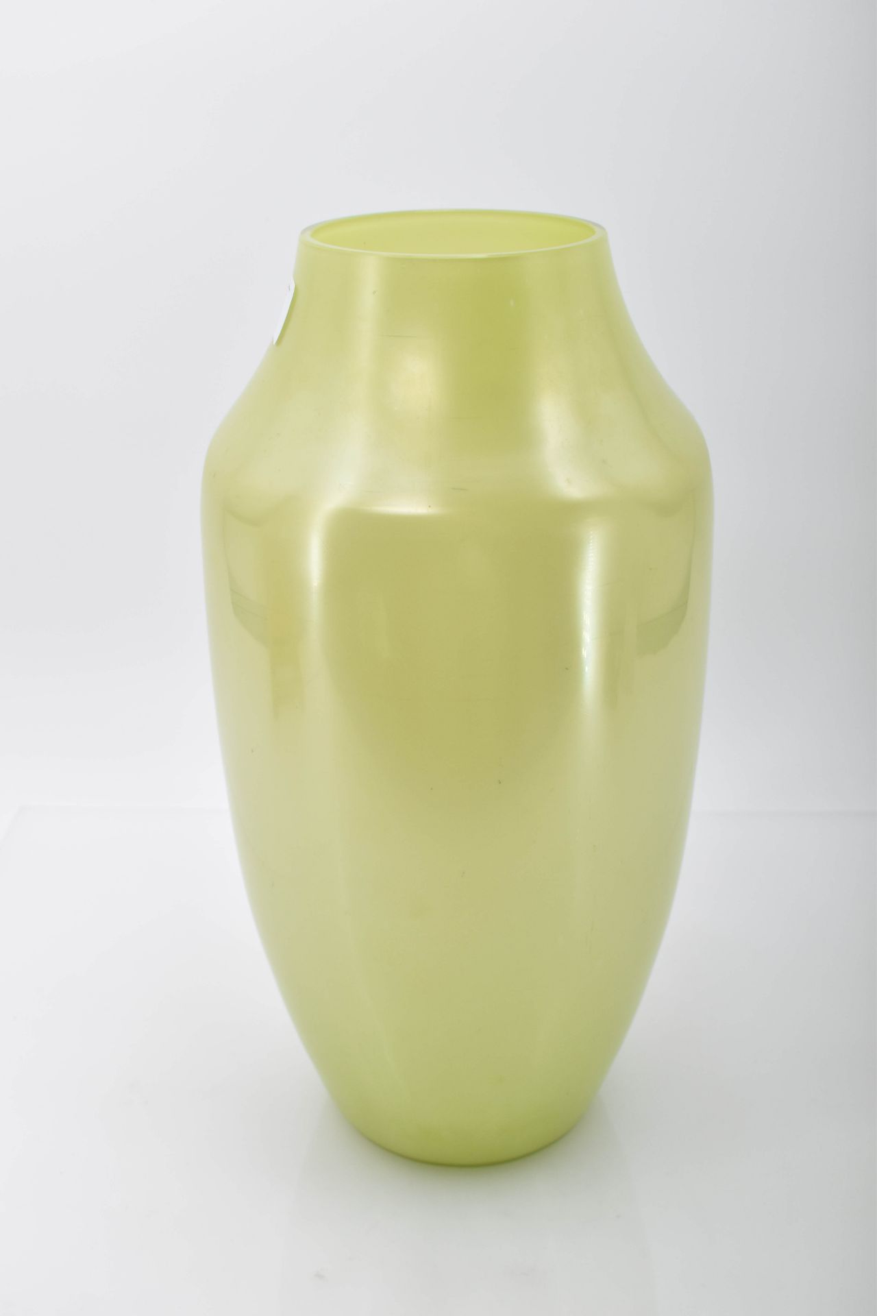 Hohe Vase in der Art von Loetz, A. 20. Jh. - Image 4 of 11