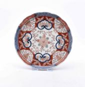 Flache Schale mit Imari-Dekor, Japan, 19. Jh.