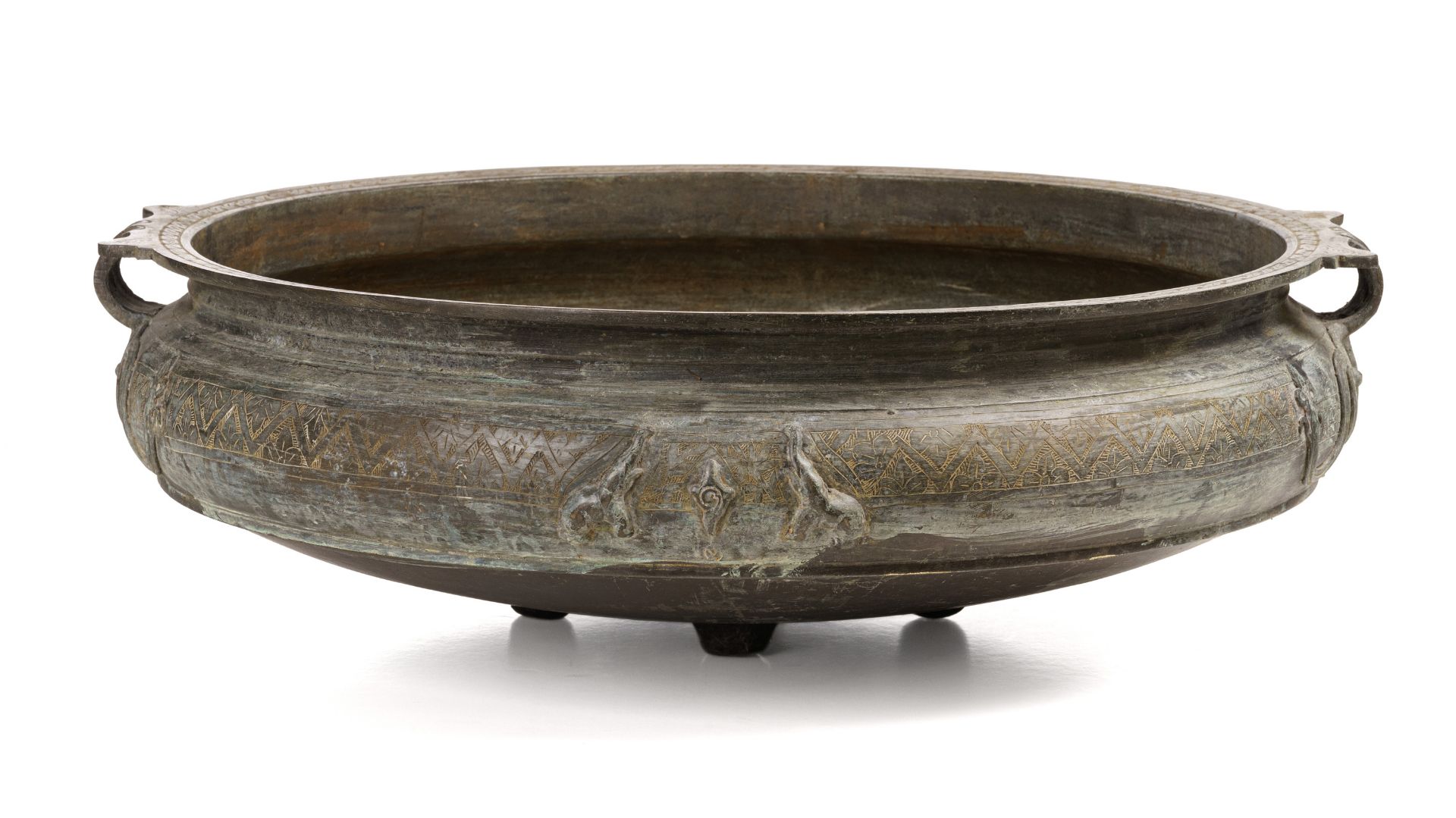 Large temple bowl - Uruli. Kerala, South India. Probably 19th century / early 20th century. 20t... - Image 5 of 14